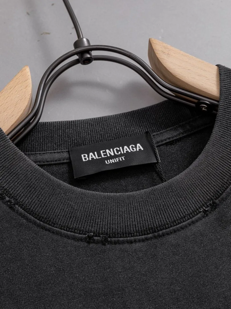 P100✨🔥 [balenciaga] 2026FW short-sleeved T-shirt Premium 26s double yarn 300g fabric embroidery process wash water spray Ma Jiu distressed color: wash water black wash water white wash water Khaki Size: S M L XL 2XL